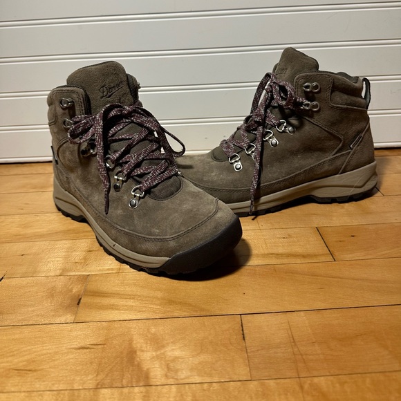 Danner Adrika Hiker- Color Ash, Size 8 - Picture 1 of 8